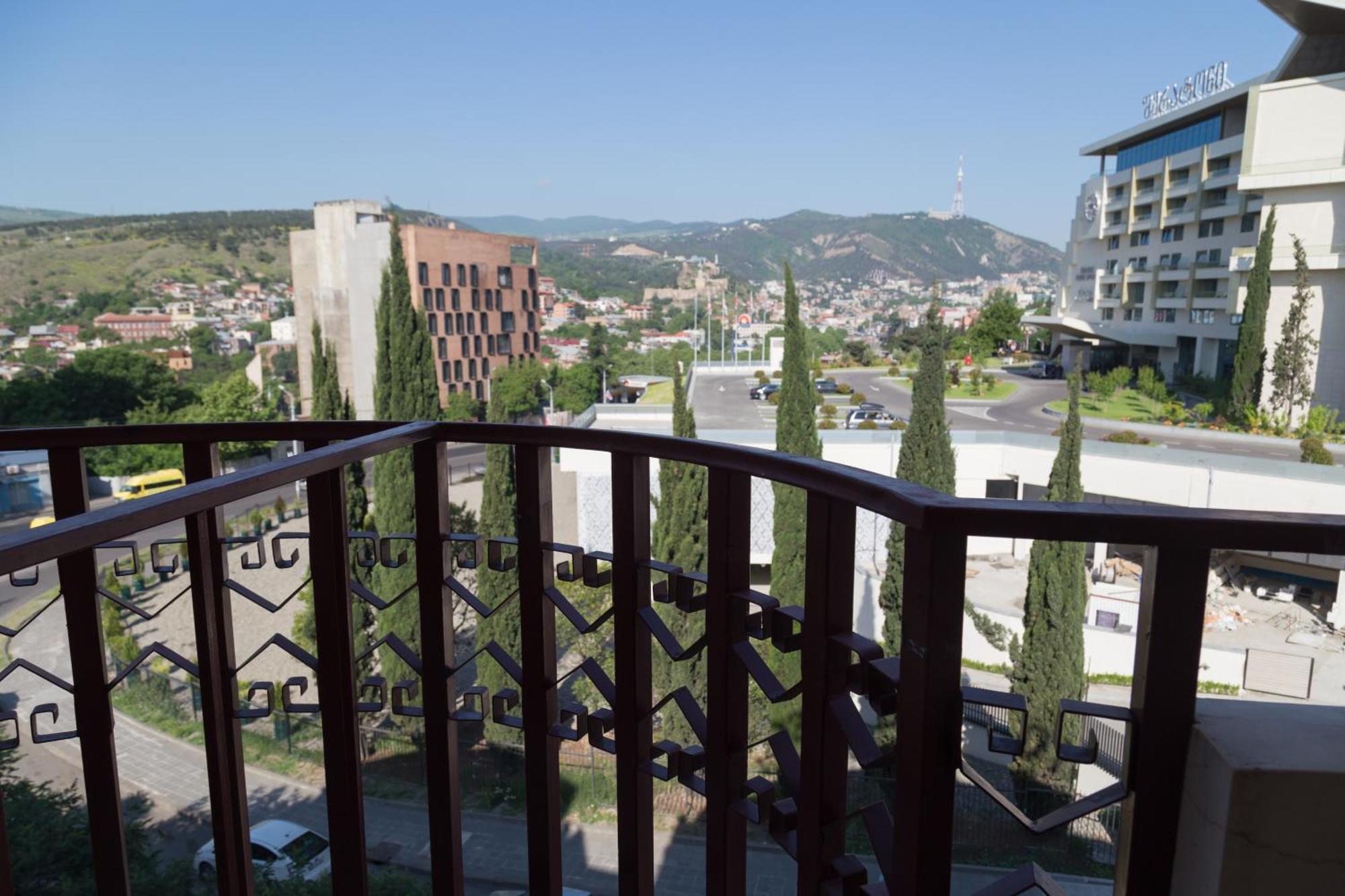 Begi Hotel Tbilisi Buitenkant foto