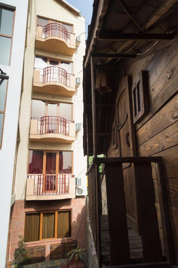 Begi Hotel Tbilisi Buitenkant foto